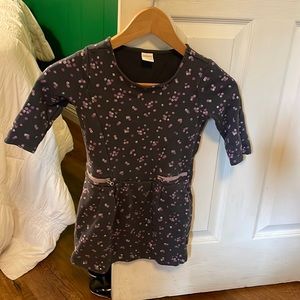 Sweet sparkly 3/4 sleeve dress with zip pockets